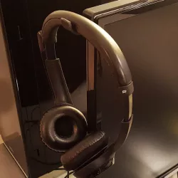 Compact Headphone Hook for Computer Monitor