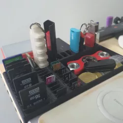 USB SD MicroSD Coin desktop organizer