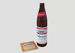 Retro Budweiser bottle and coaster 1980s design low poly Low-poly 3D model
