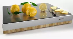 Lemons on chopping board 3D model