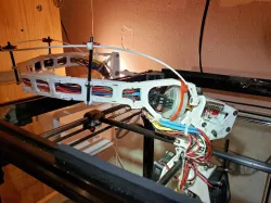 3D Drucker mit Kreuzkinematik mit 120g Direct Extruder, Nema 14 Stepper und kugelgelagertem Druckkopf auf Carbonwellen