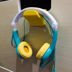 Headphone holder vertical hook