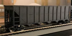 Hopper Car (HO SCALE) With 3 Loads