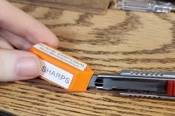 Safe Blade Snapper and Contanier