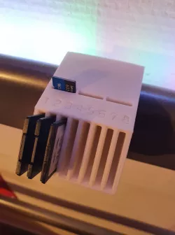 SD / micro SD card holder