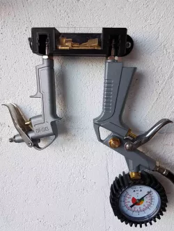 Air tool holder - Support pour soufflette et gonfleur de compresseur 