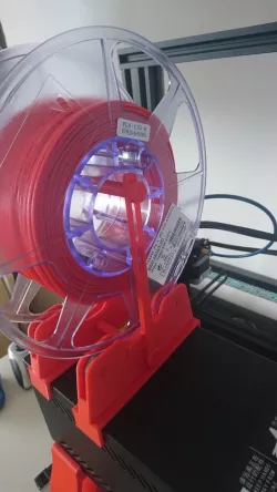 Bar to prevent spool from being pulled