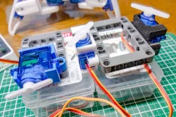 Lego compatible simple SG90 servo motor bracket
