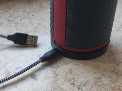 Charging dock compatible with Logitech Ultimate Ears Boom 3 speakers (version with USB-C socket)