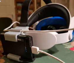 Battery holder for Oculus Quest 2 (stock strap and GomRVR Halo strap)