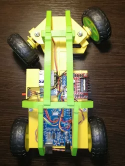 Car with bluetooth control, on Arduino and with a swivel wheel