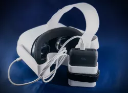 Quest 2 power bank holder ( FoneKit 10K )