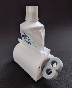 Toothpaste squeezer v3
