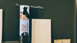 Fridge cat treat holder (Cosma Snackies)