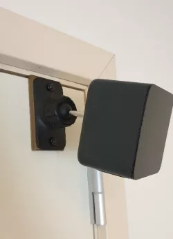 HTC Vive Lightouse door mount