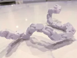 Interconnecting fidget link - can be interlinked to build chain