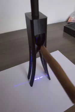 Laser measuring device for the sharpening angle of knives