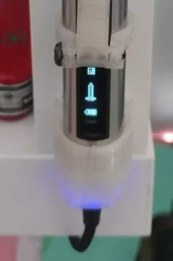 Magnetic charge station for ES120 / ES121