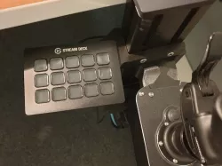 Mounting frame for Elgato Stream Deck on 80x40 mm extrusions