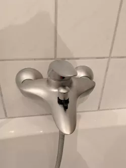 Shower head wedge