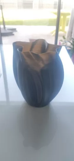 VASE VAGUE ONDULÉ