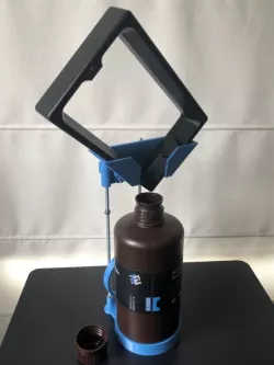 Adjustable drainer for printer resin