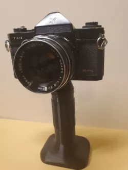 Camera Display Stand 02