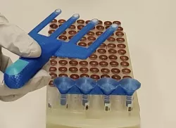 Super dooper bead scooper
