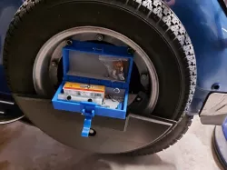 Vespa onboard toolbox 10 inch wheels 