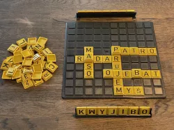 Letter stacking game