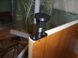Adjustable leg for table