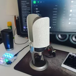 Blue Yeti microphone sound dampener and pop filter