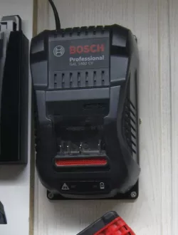 Bosch Professional Ladegerät GAL 1880 CV Wandhalter Wallmount