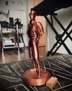 Kim Kitsuragi statue / miniature with base (18cm/7in) (Disco Elysium)
