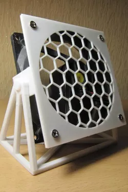 Desktop fan