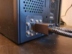 Display cable port bracket for SSUPD Meshlicious