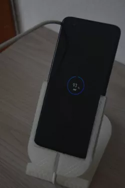 RealMe 6 Pro Stand