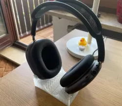 AirPods Max charge stand