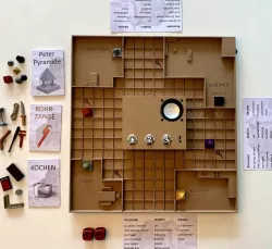 Barrierefreie Version vom "Cluedo" | Gesellschaftsspiel für Menschen mit Seheinschränkungen