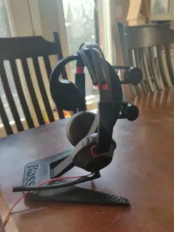 Bass Clef Headphone Stand