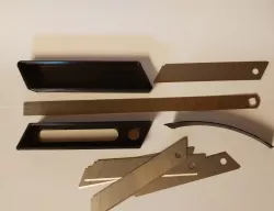 Boxcutter and blade box 