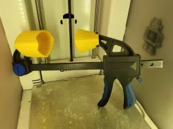 Hand press juicer for one hand clamp tool