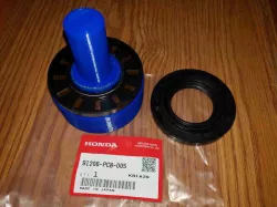 1998 Honda CRV Automatic AWD Passenger Side Transmission Output Shaft Seal Guide