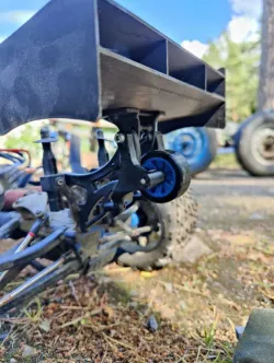 Traxxas Revo 1/10 wing mount wheelie bar
