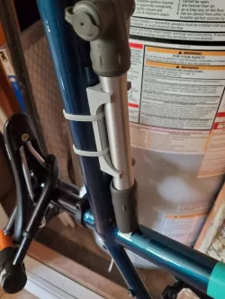 Bike pump holder (pocket rocket)