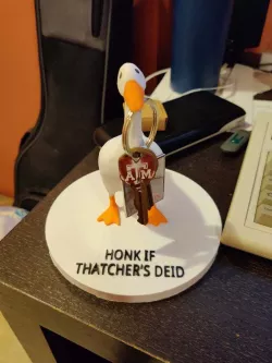 Entitled Goose Keyholder - Honk if Thatcher's Deid