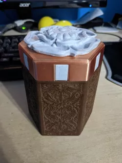 Tudor Rose twist box topper