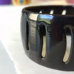 Bracelet with curved pattern