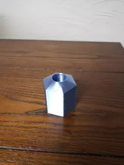 Lug Nut Razor Holder