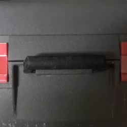 Case latch
